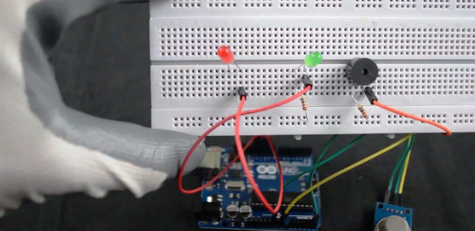 How To Interface MQ2 Gas Sensor With Arduino Uno | DIY Arduino Project
