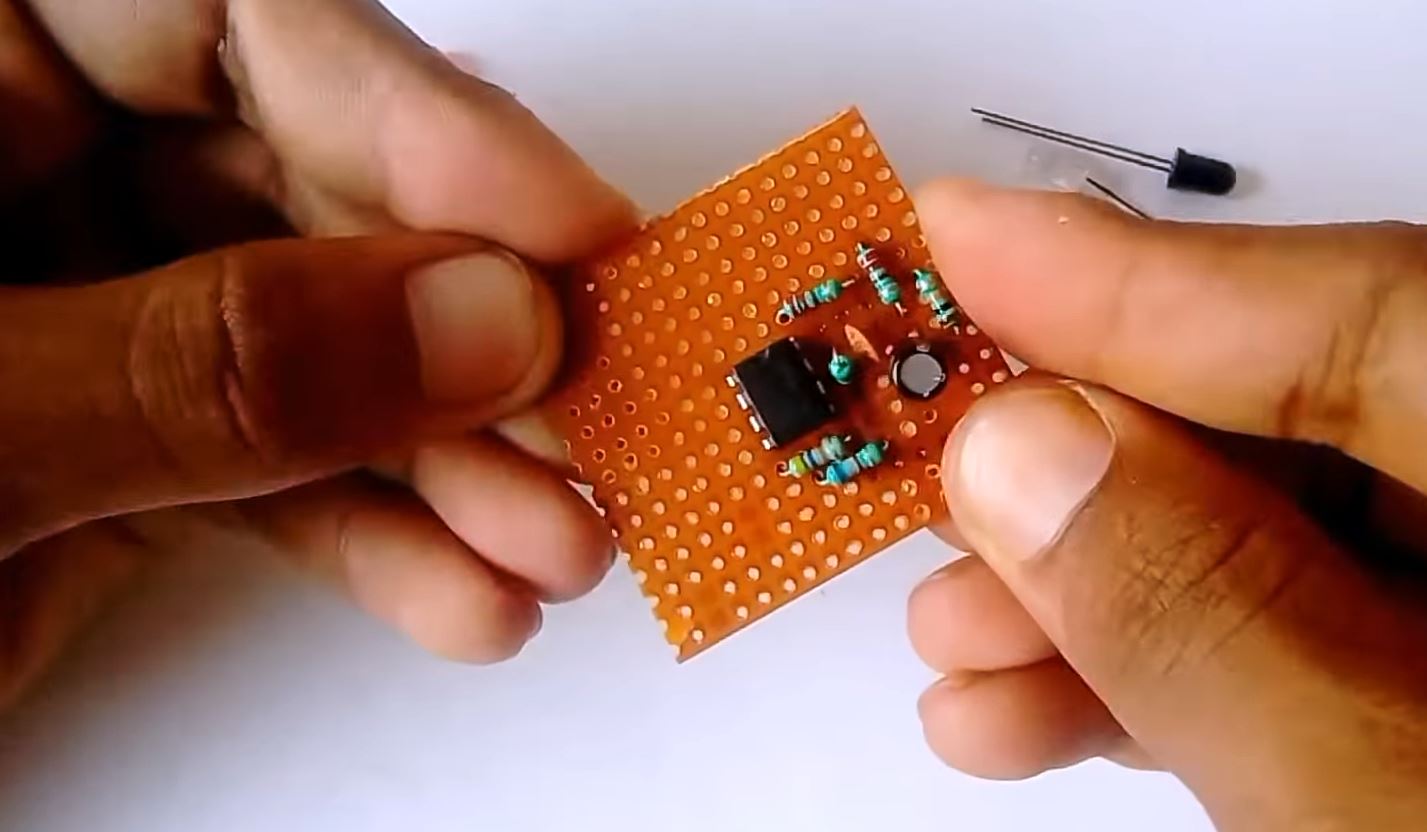 How To Make A Heart Rate Monitor Using LM358 IC Heart Beat sensor